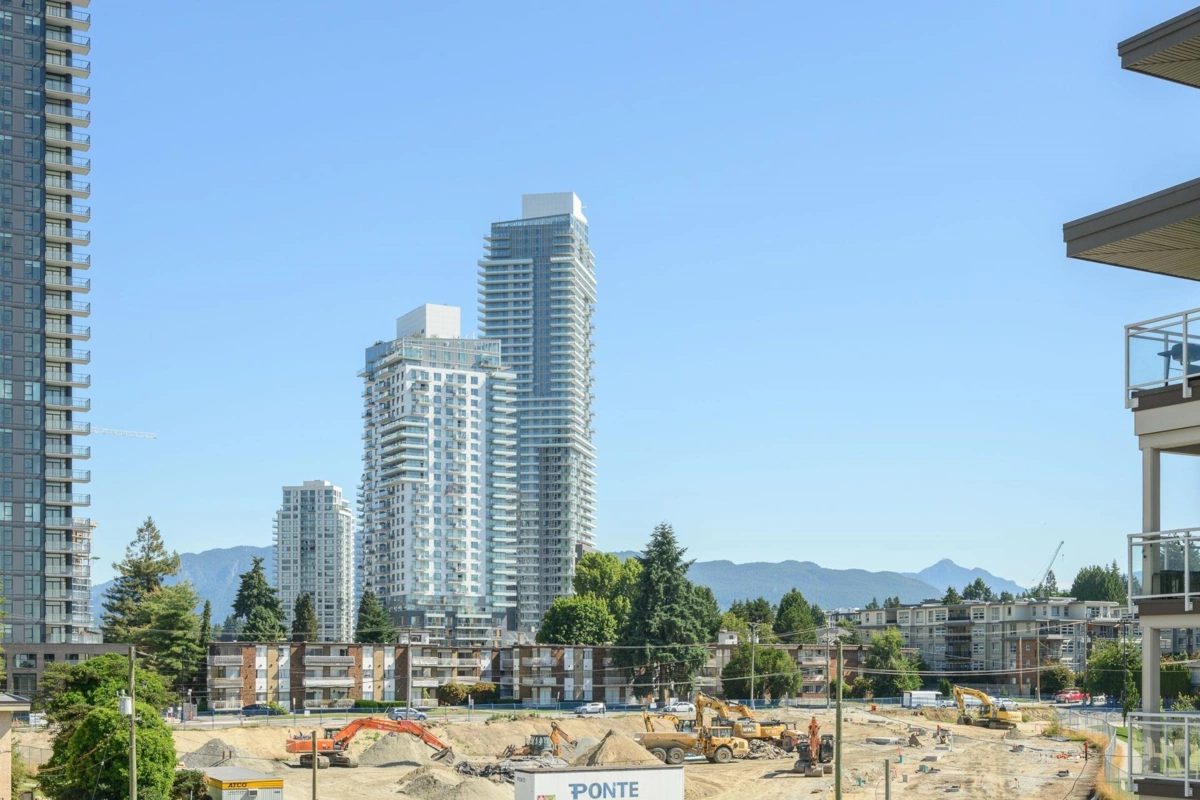 Entry Foyer Photo of 407 525 Foster Avenue, Coquitlam, BC