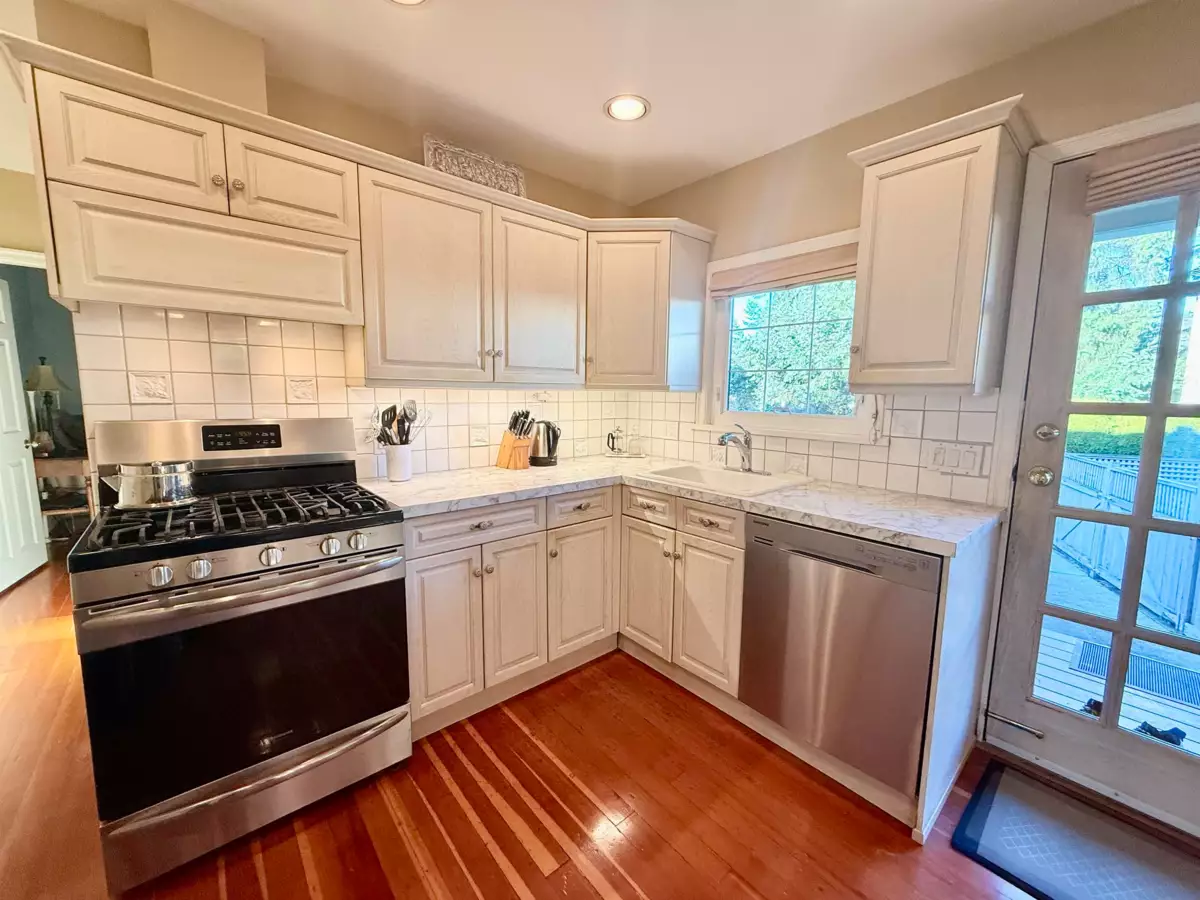 Breakfast Nook Photo of 680 Thompson Avenue, Coquitlam, BC