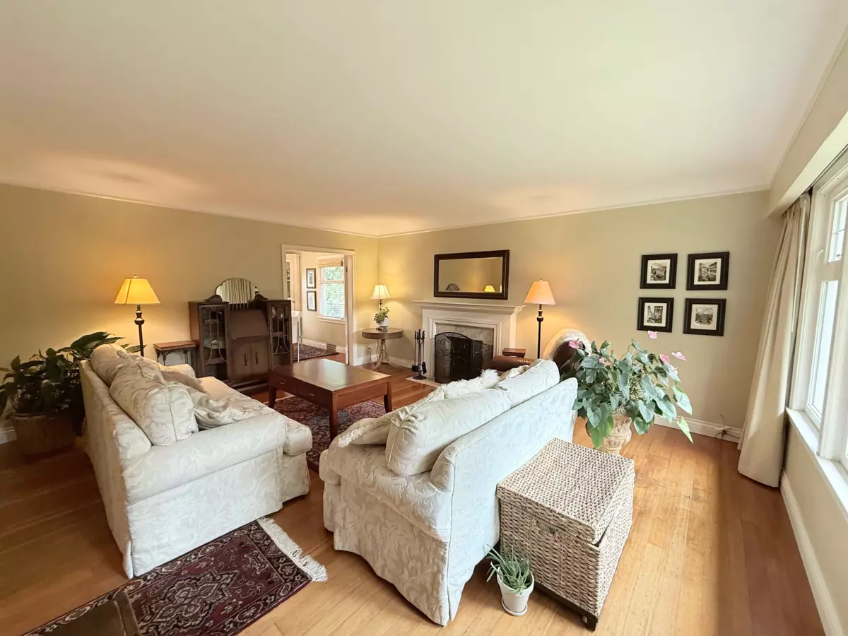 Dining Area Photo of 680 Thompson Avenue, Coquitlam, BC
