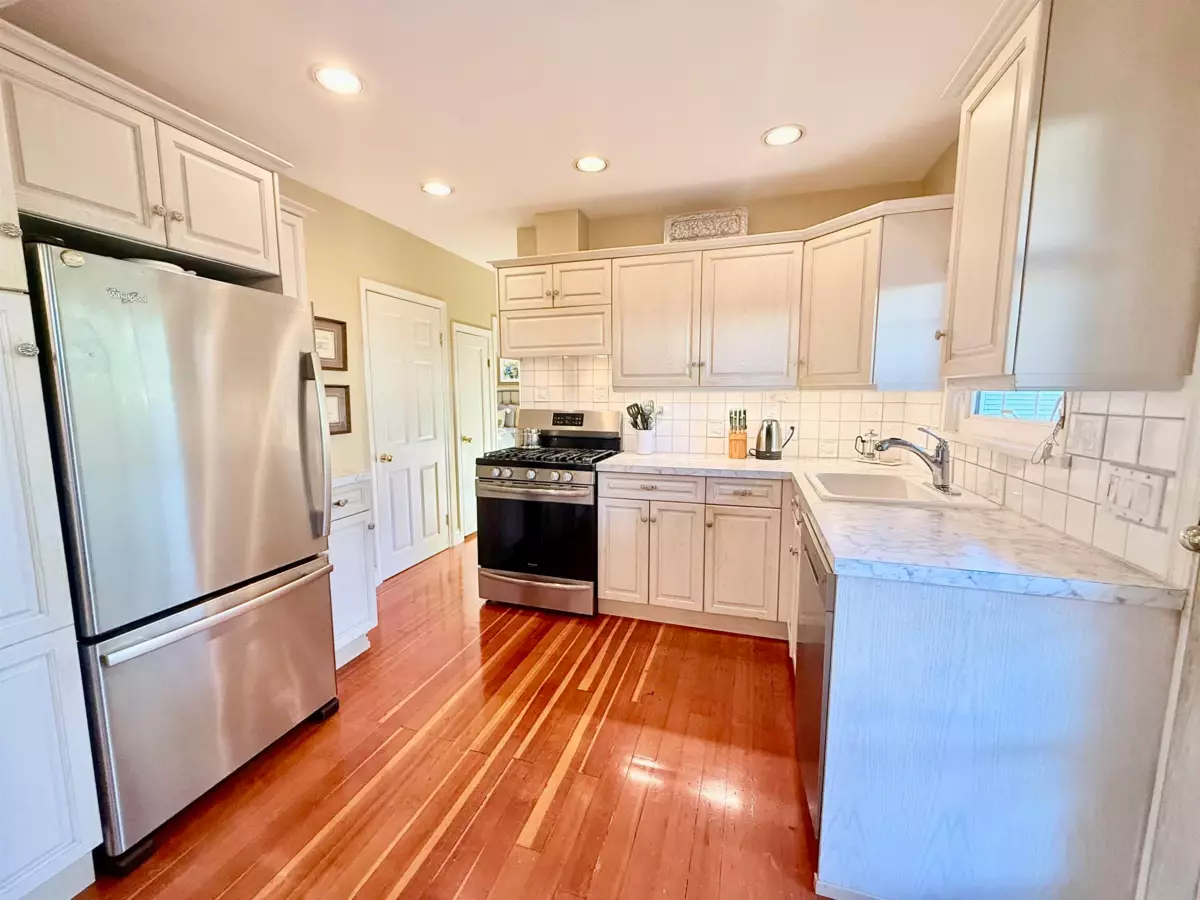 Primary Bathroom Photo of 680 Thompson Avenue, Coquitlam, BC