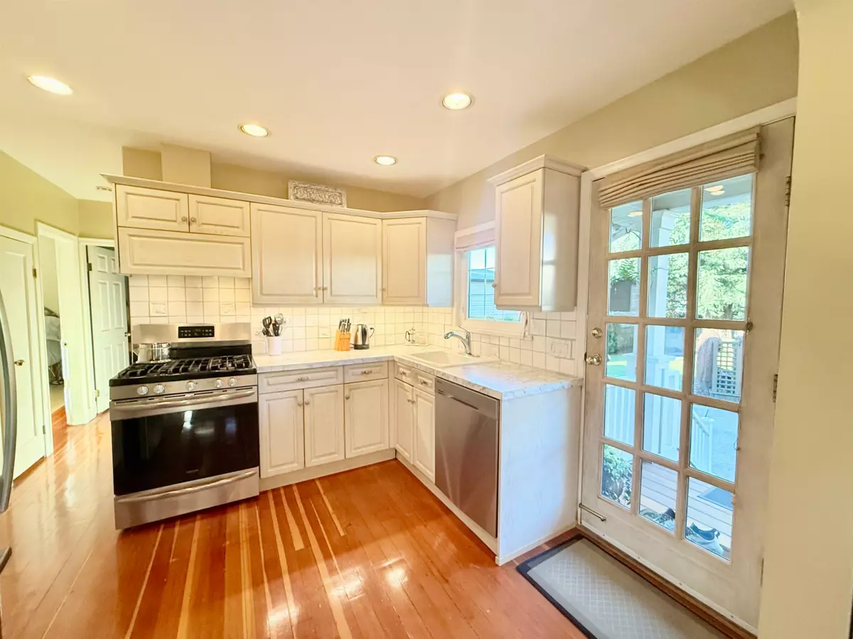 Primary Bedroom Photo of 680 Thompson Avenue, Coquitlam, BC