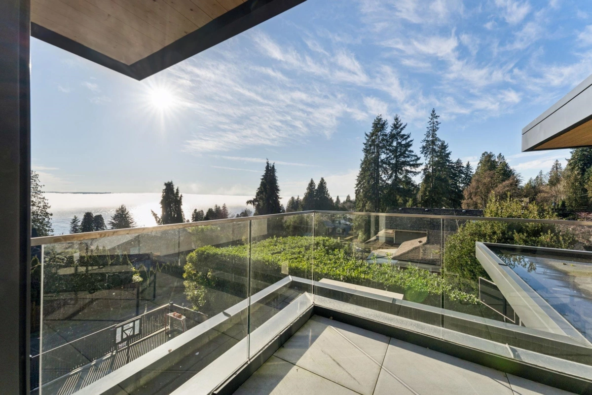 Entry Foyer Photo of 2678 Mathers Avenue, West Vancouver, BC