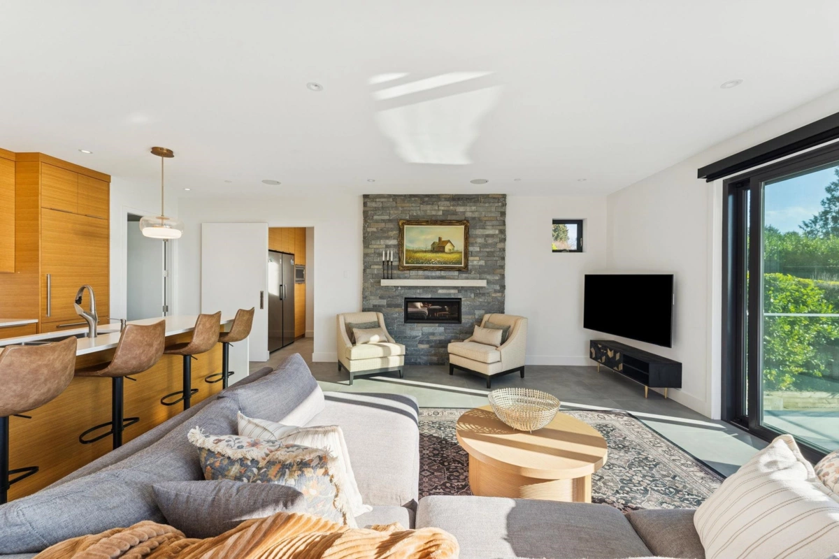 Family Room Photo of 2678 Mathers Avenue, West Vancouver, BC