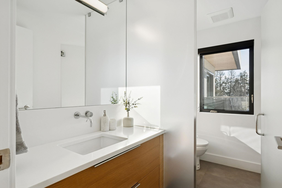 Swimming Pool Photo of 2678 Mathers Avenue, West Vancouver, BC