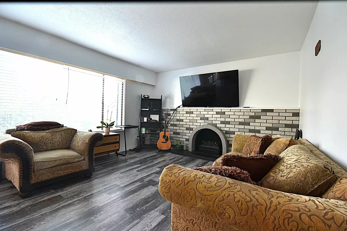 Entry Foyer Photo of 3141 Raleigh Street, Port Coquitlam, BC