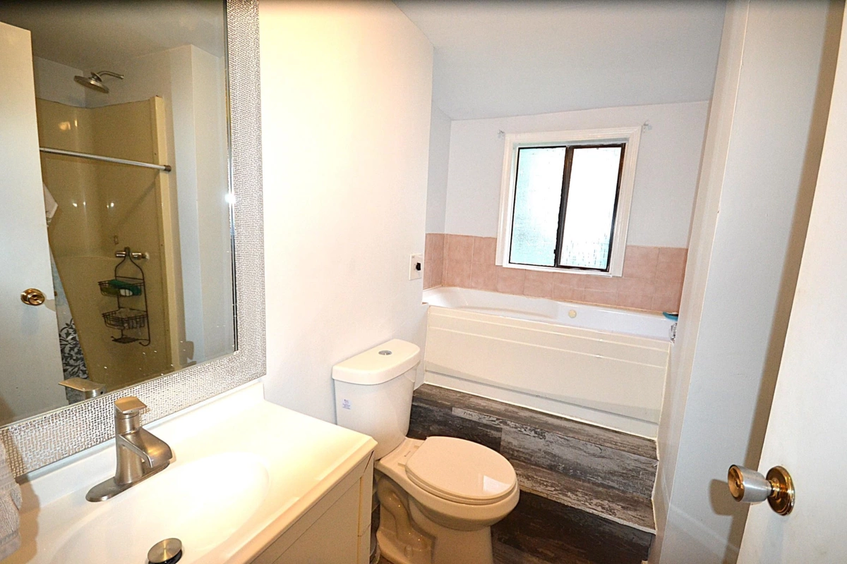 Hot Tub / Spa Photo of 3141 Raleigh Street, Port Coquitlam, BC