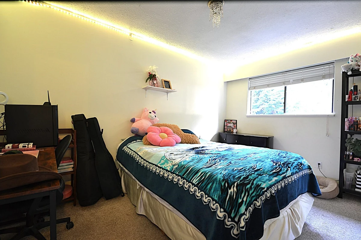 Powder Room Photo of 3141 Raleigh Street, Port Coquitlam, BC