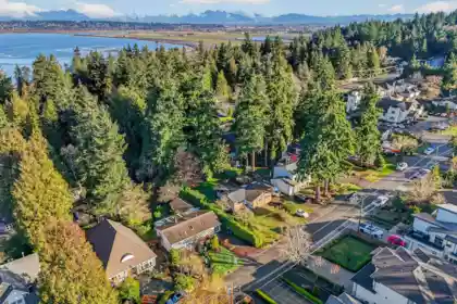 Family Room Photo of 12645 27a Avenue, Surrey, BC
