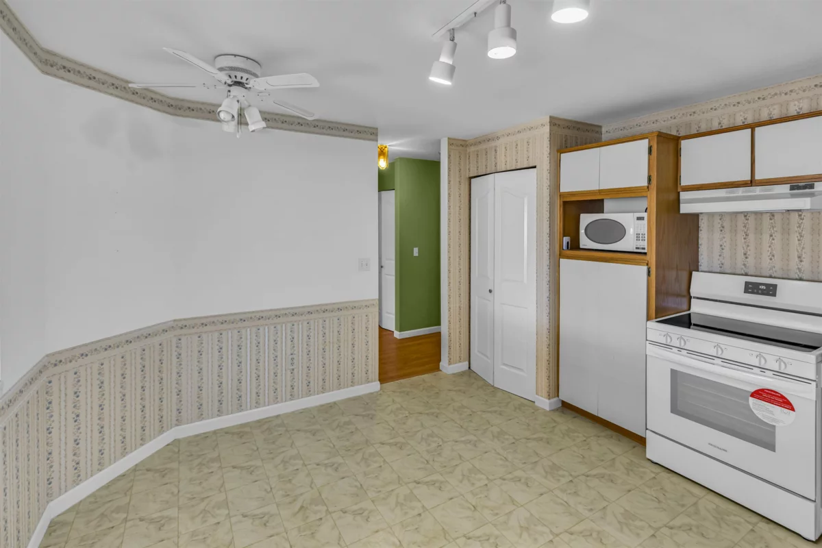 Bedroom 2 Photo of 204 45660 Knight Road, Sardis, BC