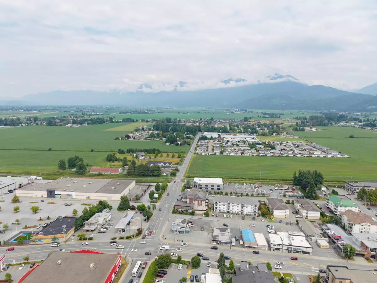 Entry Foyer Photo of 204 45660 Knight Road, Sardis, BC