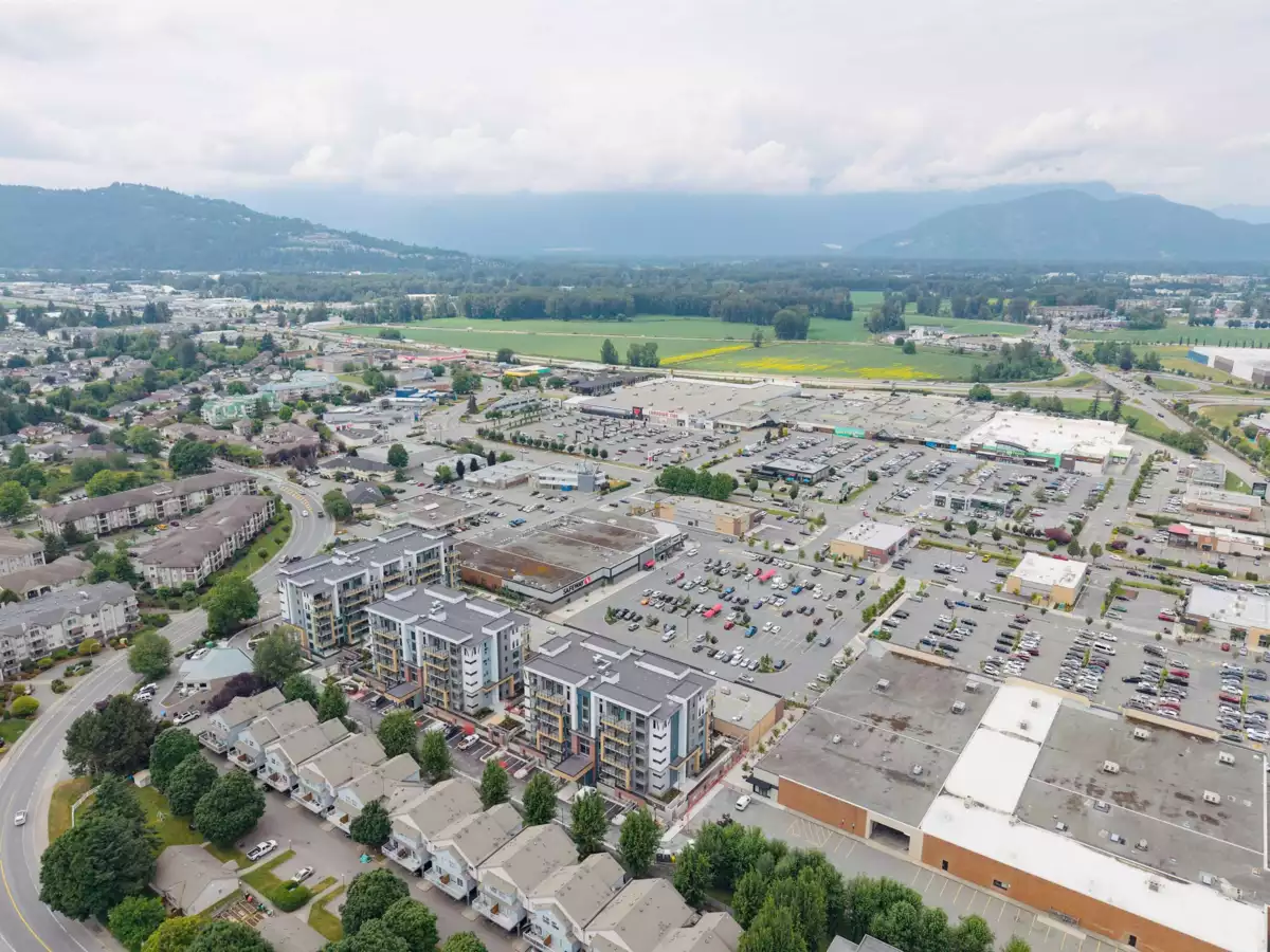 Garage Interior Photo of 204 45660 Knight Road, Sardis, BC