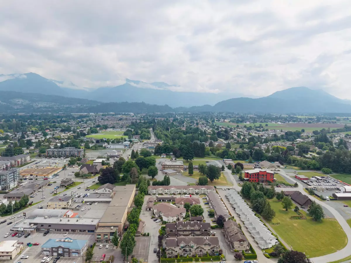 Hallway Photo of 204 45660 Knight Road, Sardis, BC