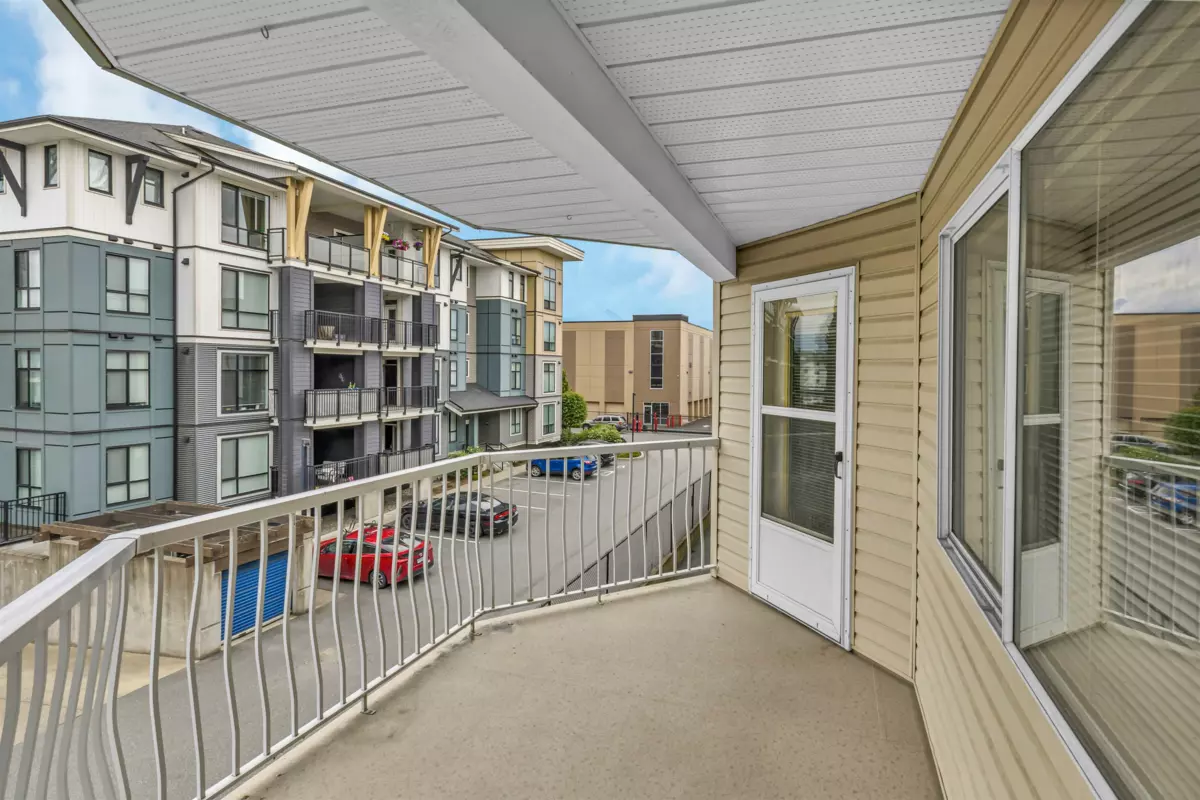 Laundry Room Photo of 204 45660 Knight Road, Sardis, BC