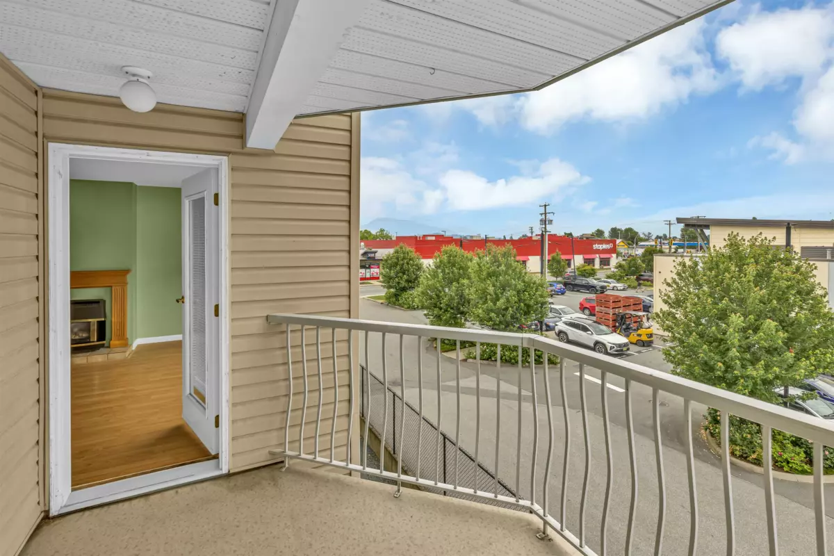 Mudroom Photo of 204 45660 Knight Road, Sardis, BC