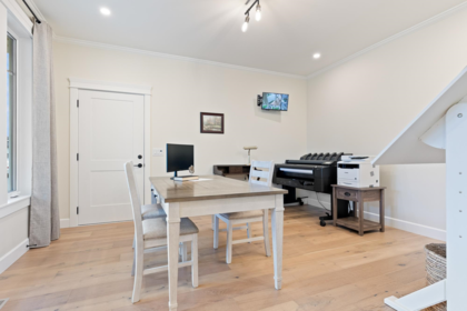 Hallway Photo of 29599 Corvina Court, Abbotsford, BC