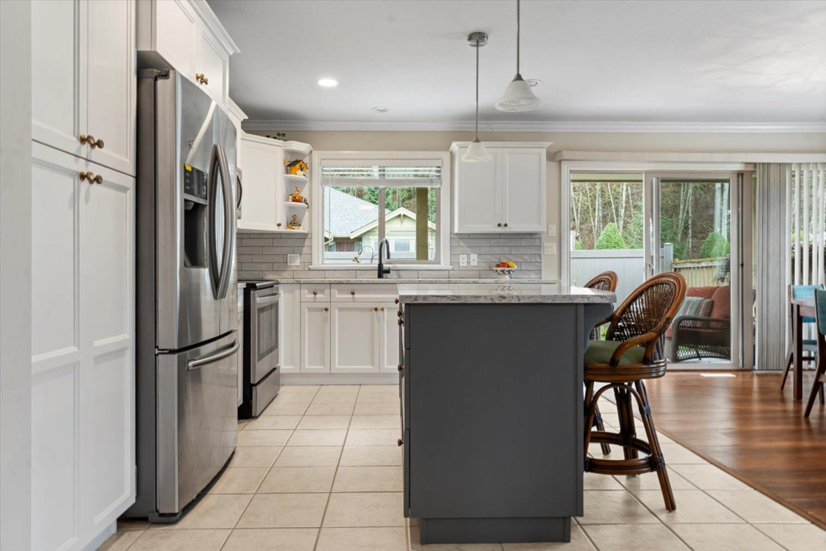 Breakfast Nook Photo of 72 46000 Thomas Road, Chilliwack, BC
