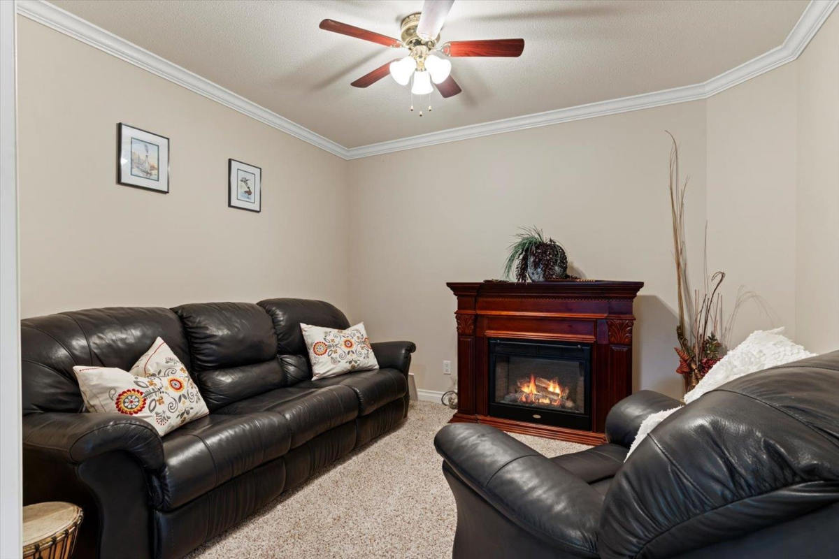 Entry Foyer Photo of 72 46000 Thomas Road, Chilliwack, BC
