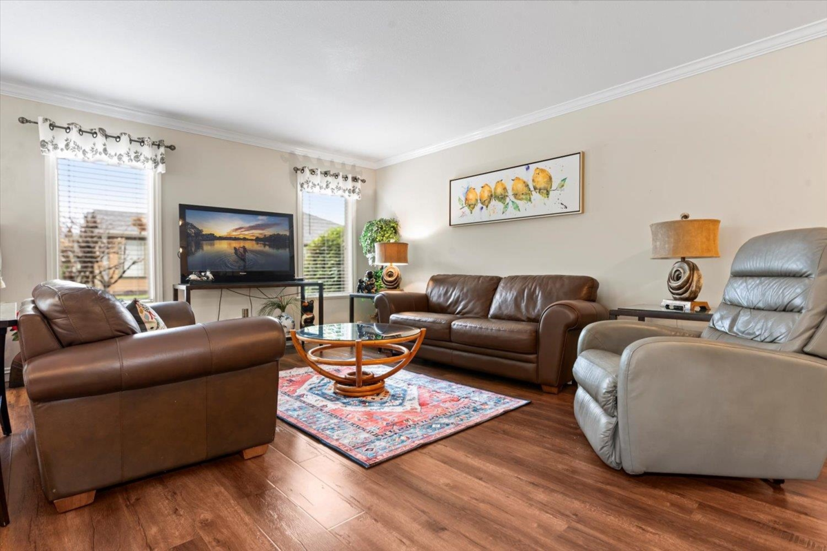 Kitchen Island Photo of 72 46000 Thomas Road, Chilliwack, BC