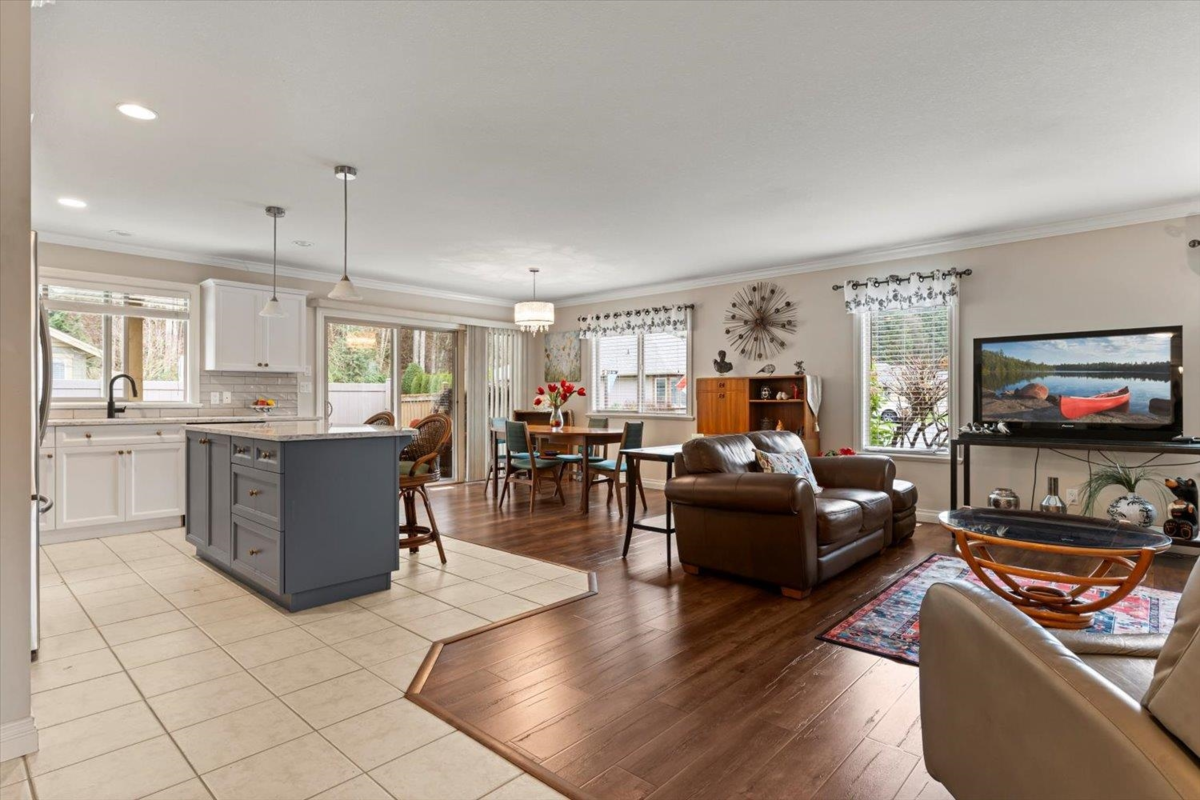 Kitchen Photo of 72 46000 Thomas Road, Chilliwack, BC