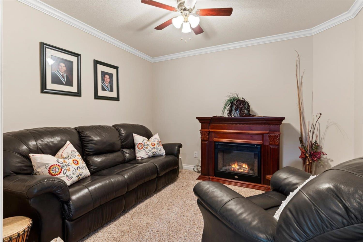 Laundry Room Photo of 72 46000 Thomas Road, Chilliwack, BC