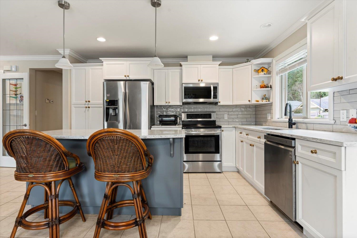 Walk-In Closet Photo of 72 46000 Thomas Road, Chilliwack, BC