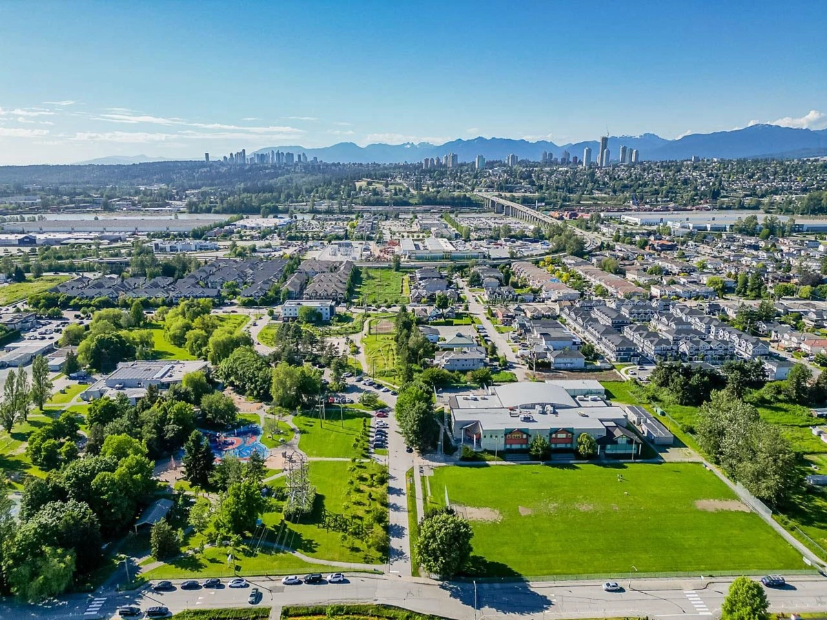 Entry Foyer Photo of 231 Lawrence Street, New Westminster, BC