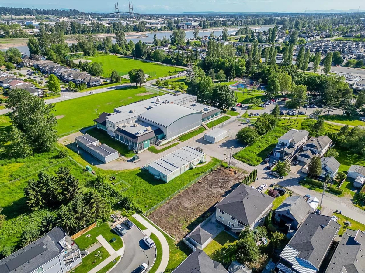 Staircase Photo of 231 Lawrence Street, New Westminster, BC