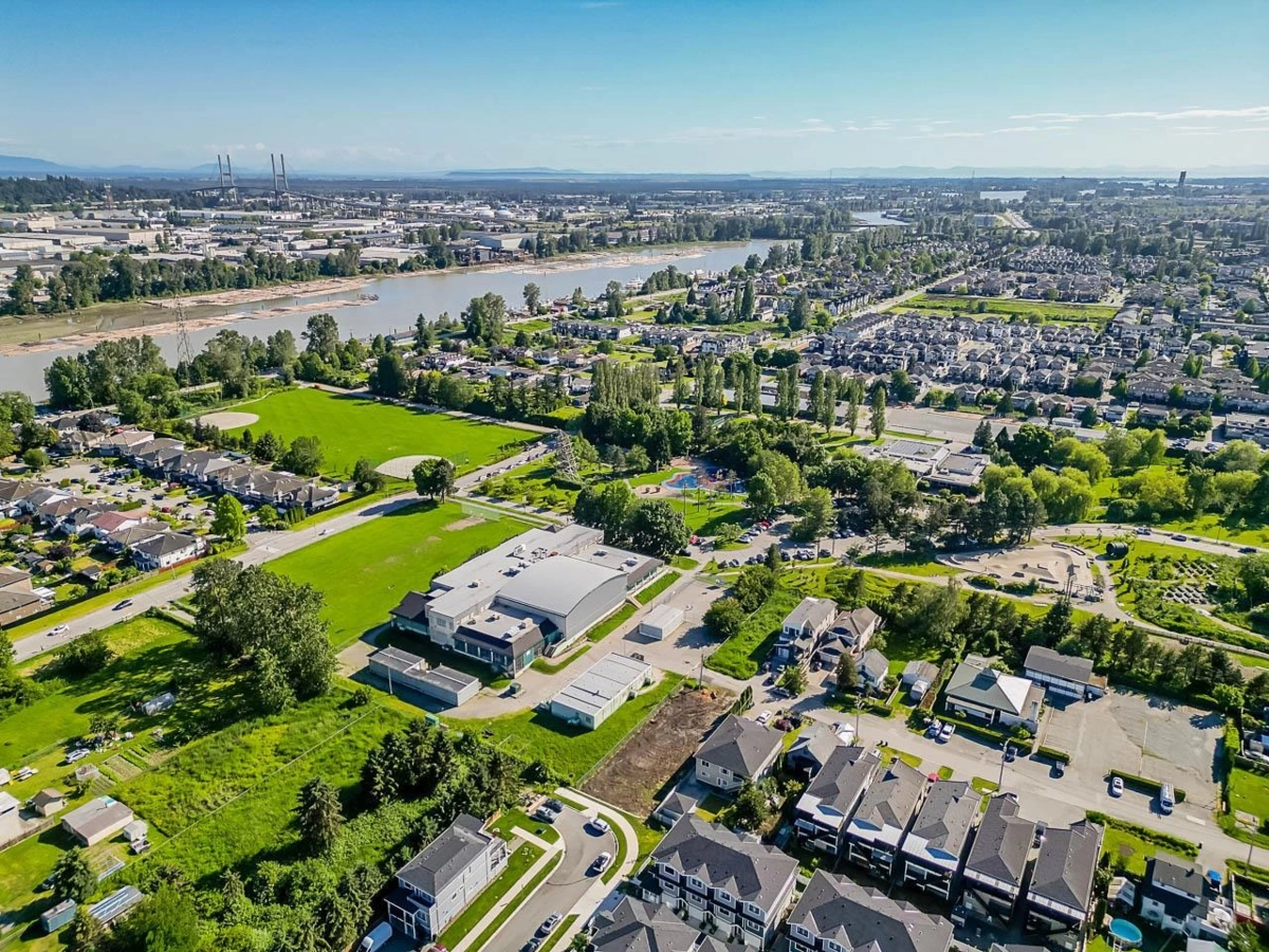 Walk-In Closet Photo of 231 Lawrence Street, New Westminster, BC