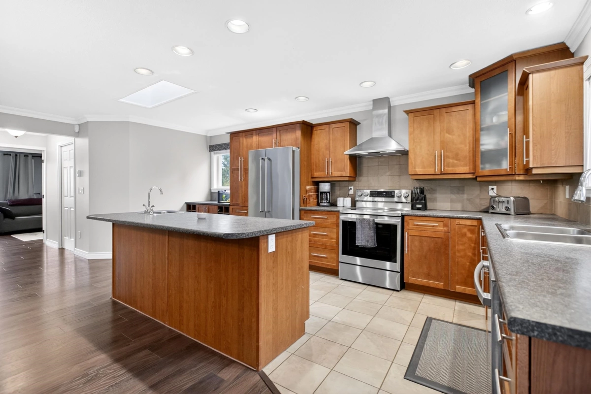 Basement Recreation Room Photo of 19712 49th Avenue, Langley, BC