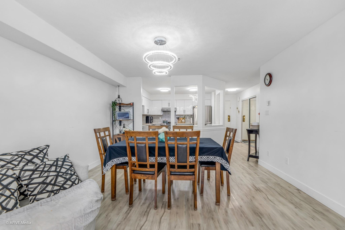 Breakfast Nook Photo of 223 12101 80 Avenue, Surrey, BC