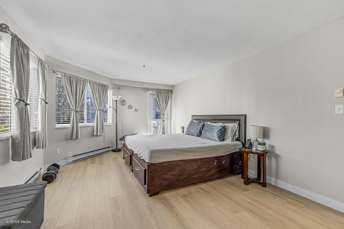 Guest Bathroom Photo of 223 12101 80 Avenue, Surrey, BC