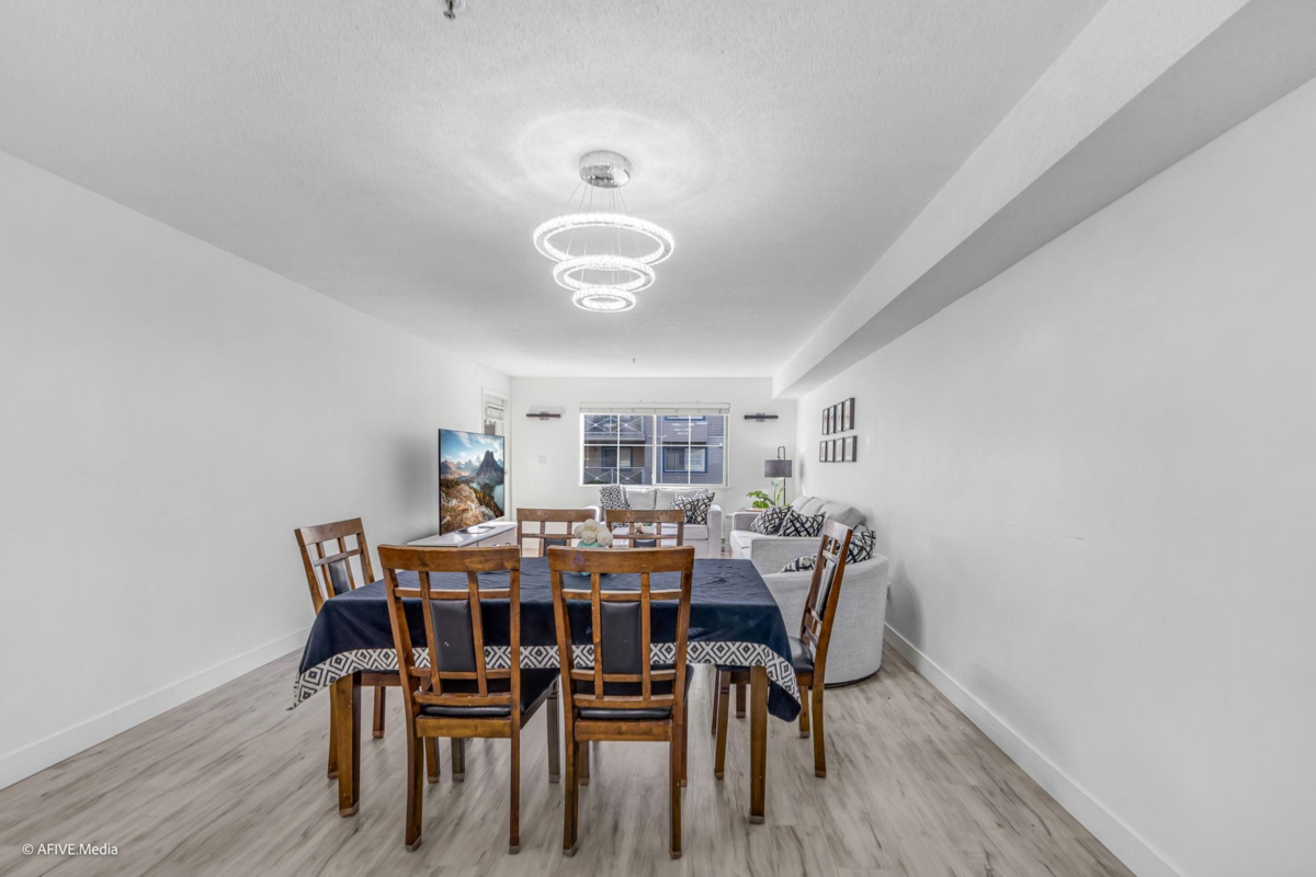 Kitchen Photo of 223 12101 80 Avenue, Surrey, BC