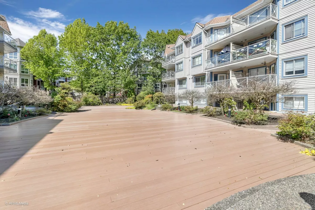 Mudroom Photo of 223 12101 80 Avenue, Surrey, BC