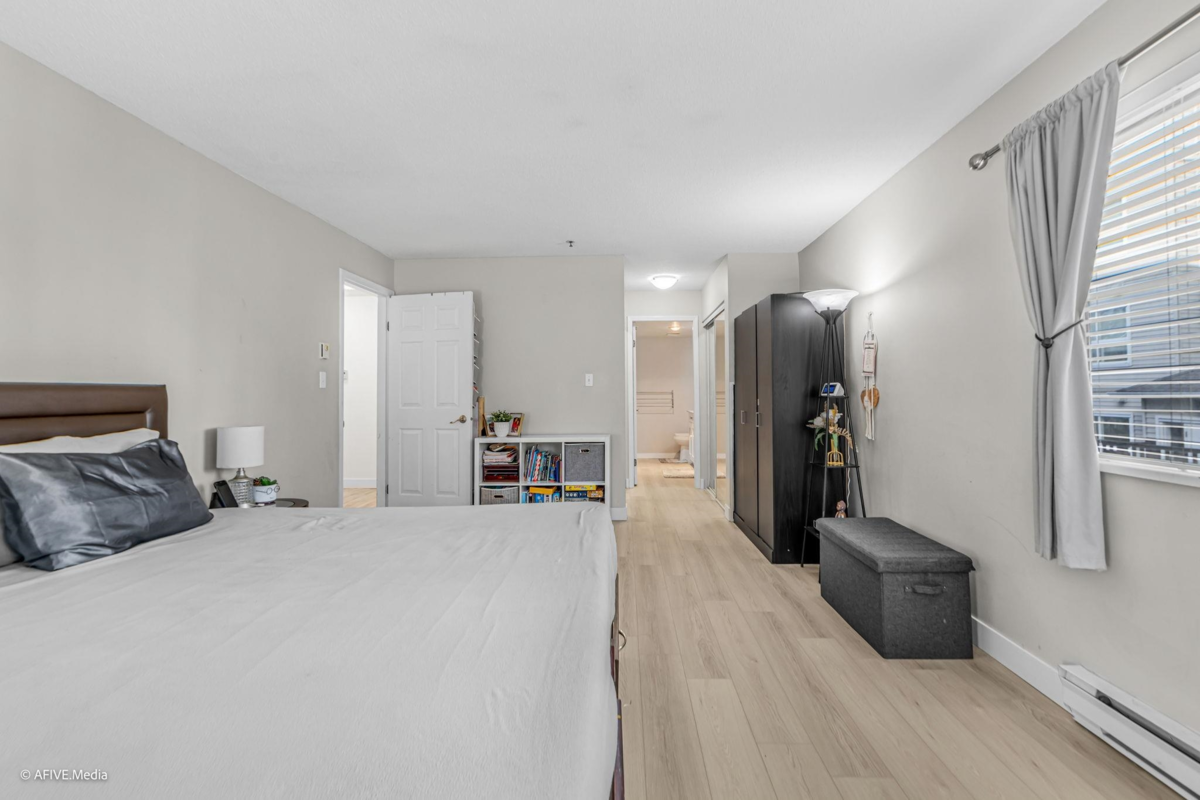 Powder Room Photo of 223 12101 80 Avenue, Surrey, BC