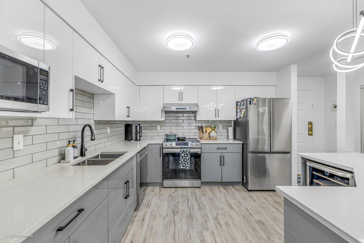 Primary Bathroom Photo of 223 12101 80 Avenue, Surrey, BC