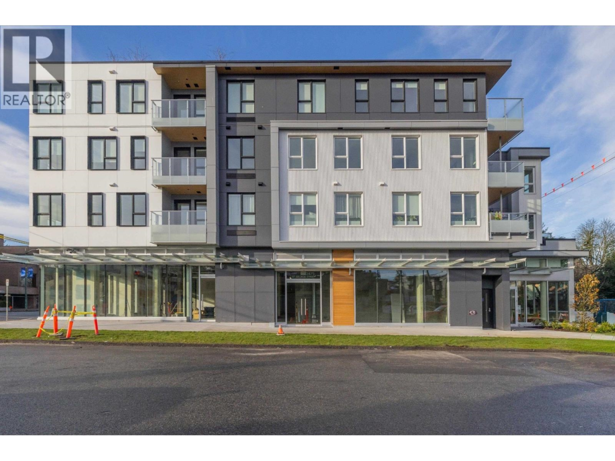 Primary Bathroom Photo of 306 2471 Saint George Street, Vancouver, BC