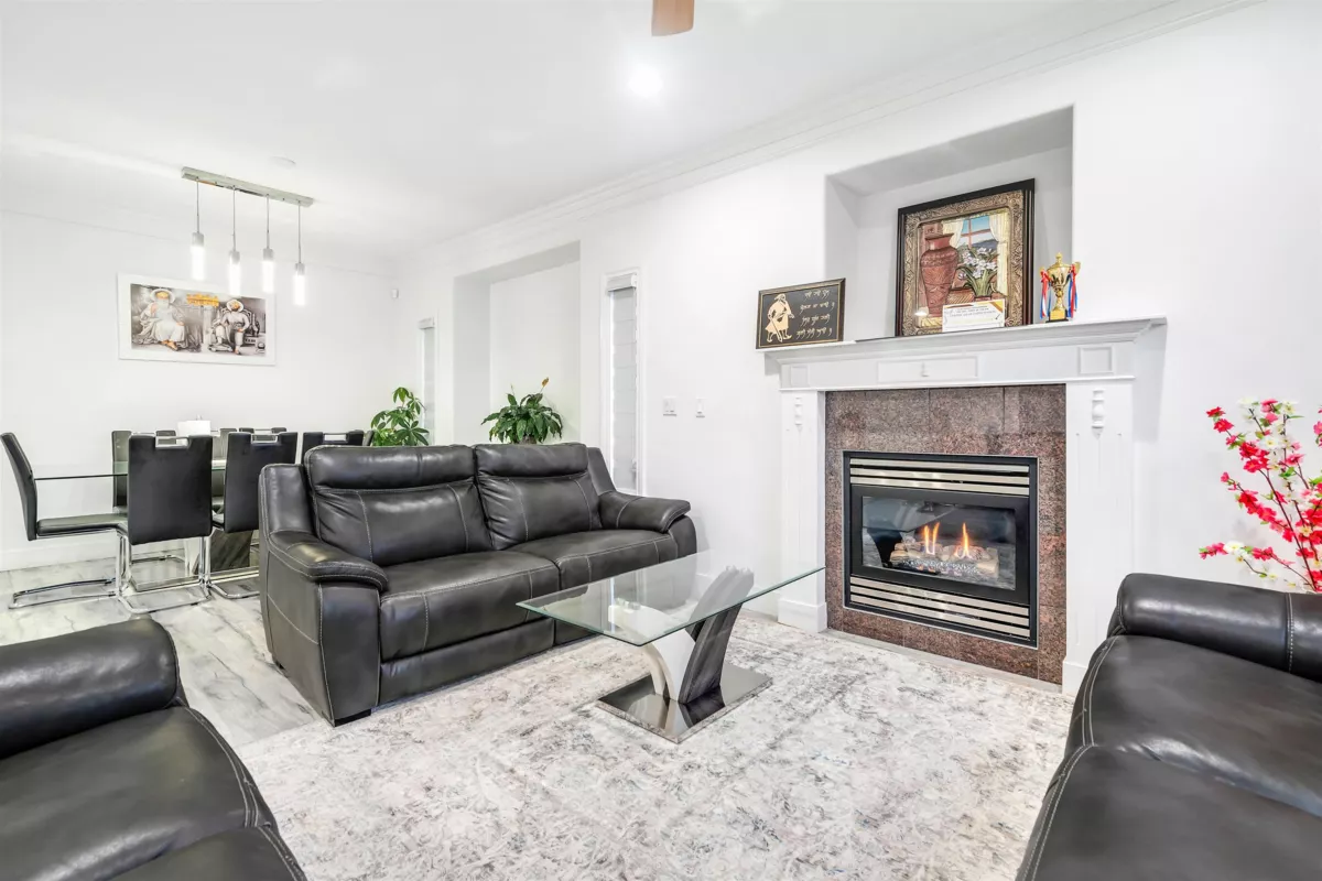 Dining Area Photo of 15089 66a Avenue, Surrey, BC