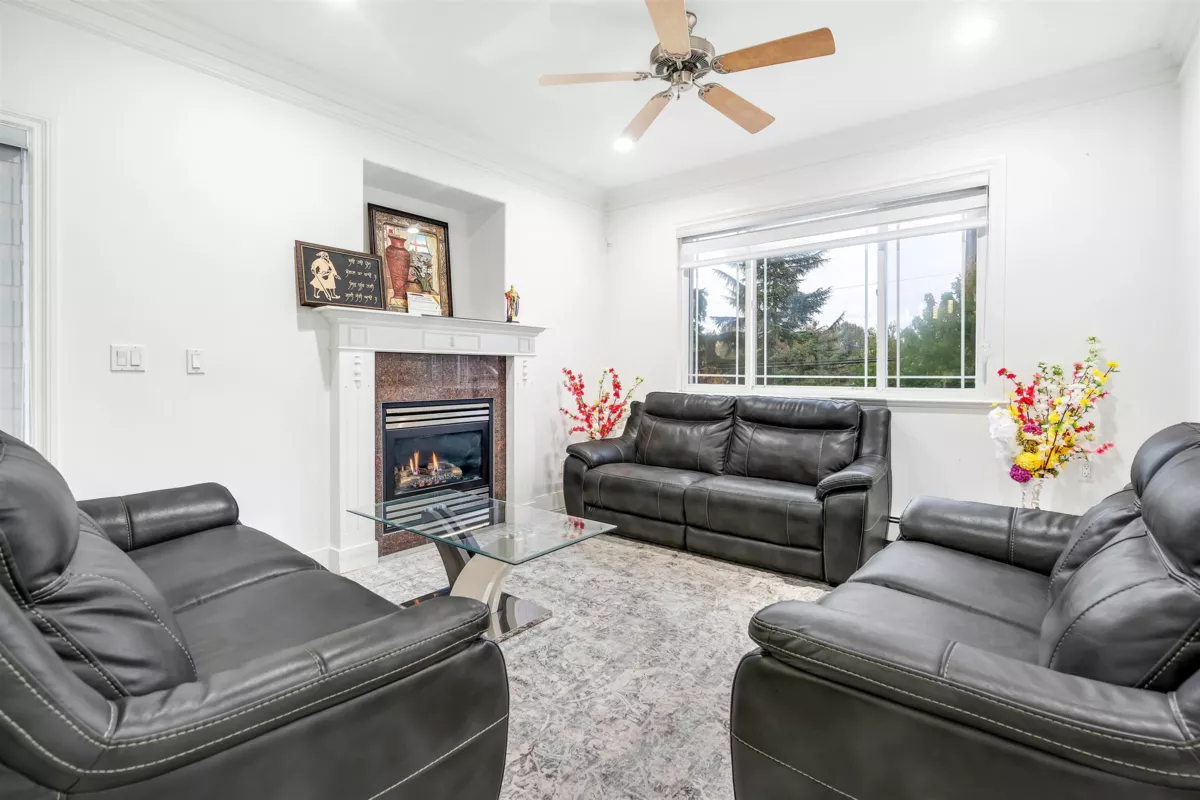 Family Room Photo of 15089 66a Avenue, Surrey, BC