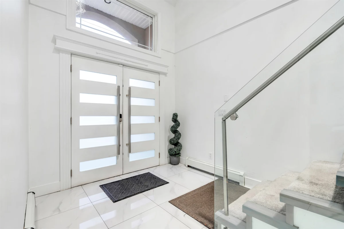 Living Room Photo of 15089 66a Avenue, Surrey, BC