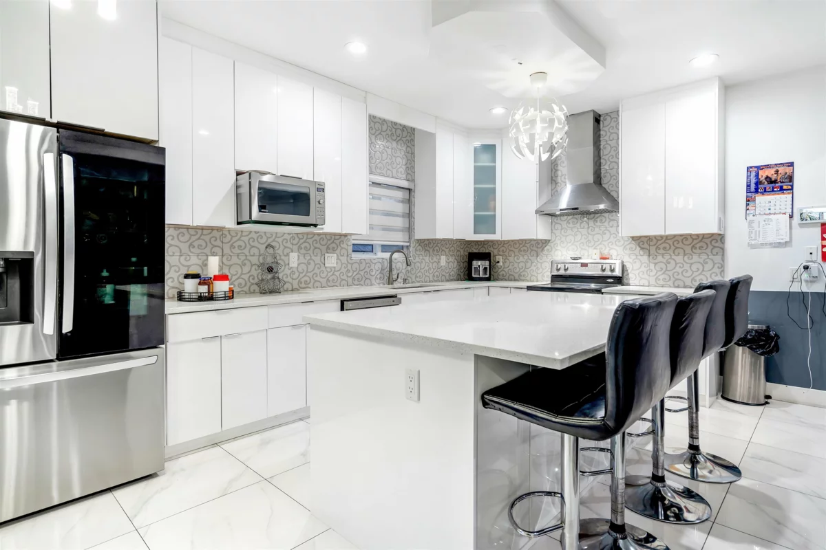 Walk-In Closet Photo of 15089 66a Avenue, Surrey, BC