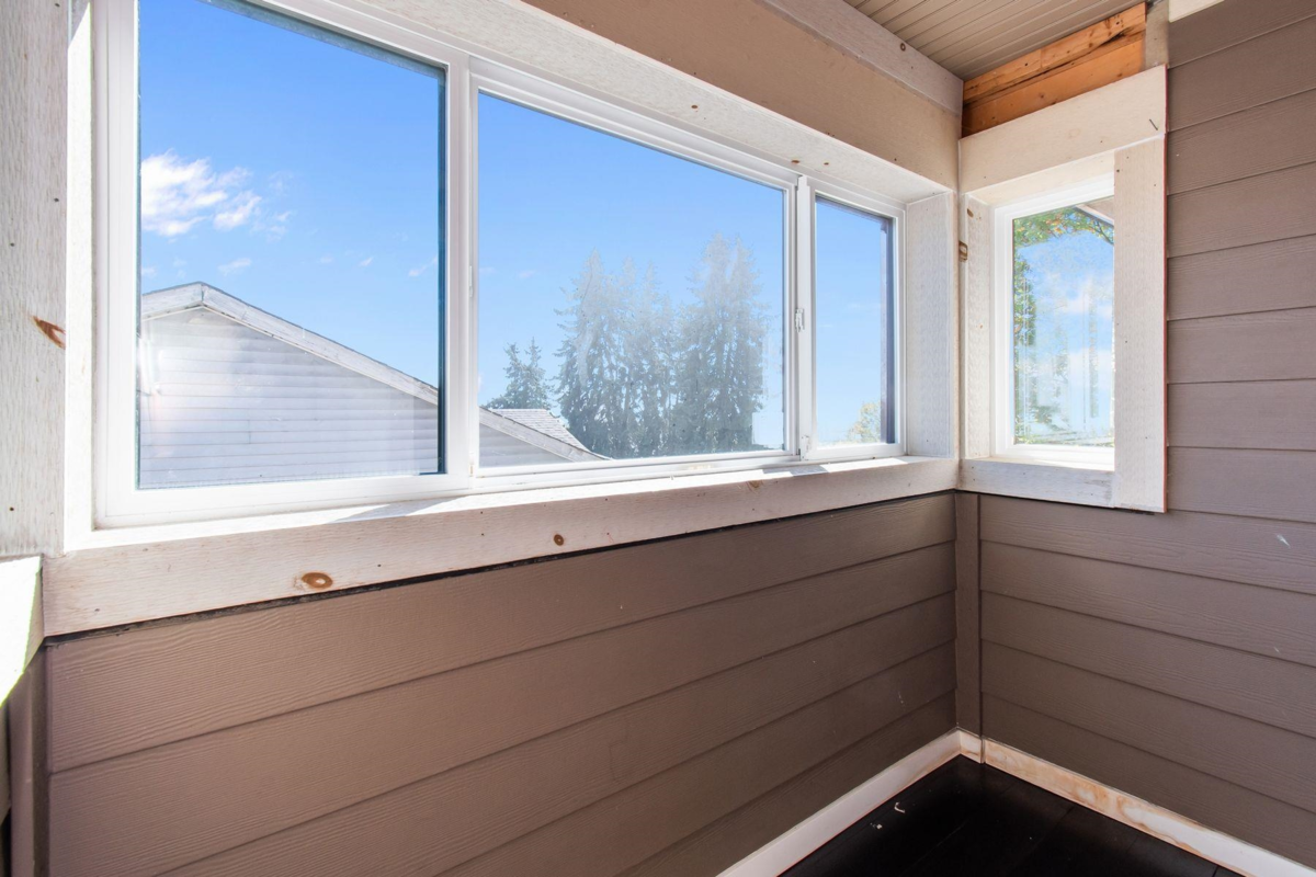 Entry Foyer Photo of 627 Thirteenth Street, New Westminster, BC