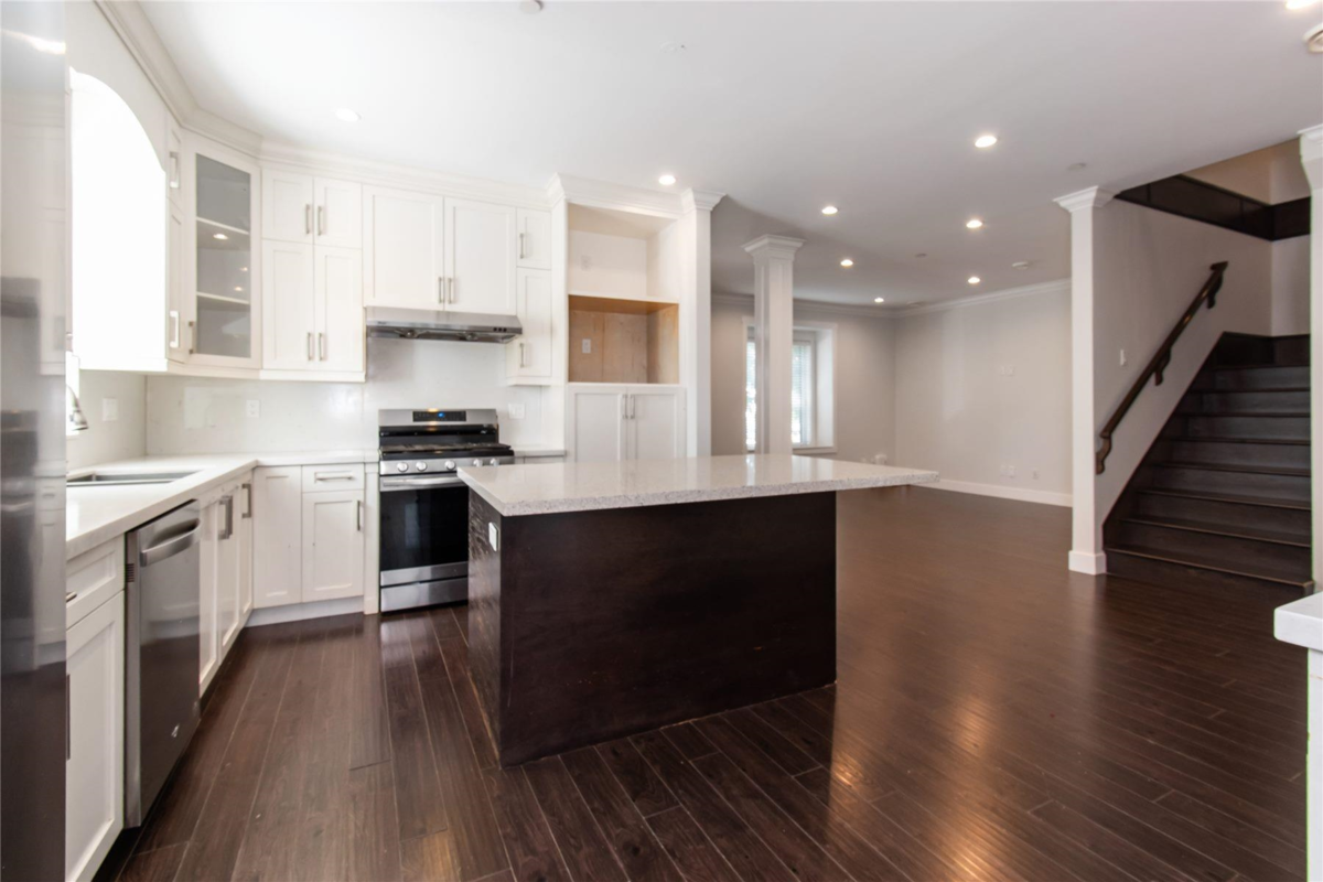 Kitchen Photo of 627 Thirteenth Street, New Westminster, BC