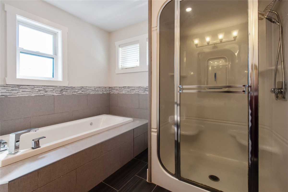 Powder Room Photo of 627 Thirteenth Street, New Westminster, BC