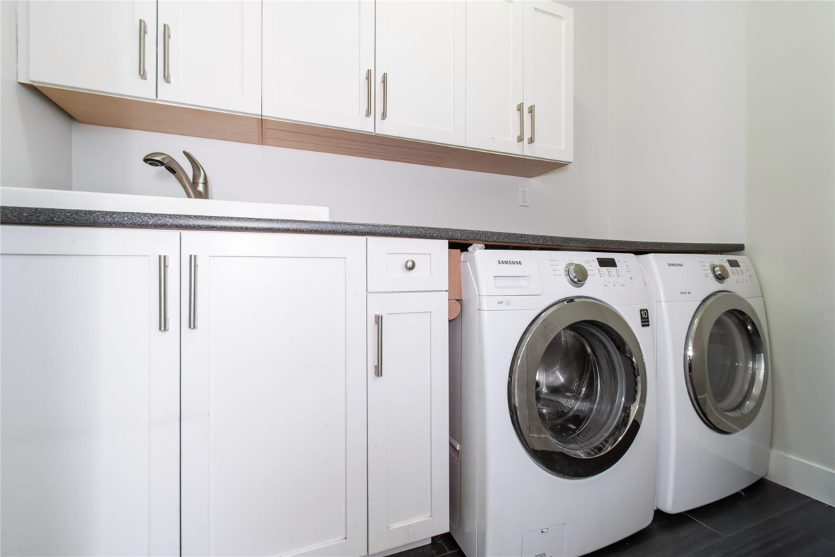 Primary Bathroom Photo of 627 Thirteenth Street, New Westminster, BC