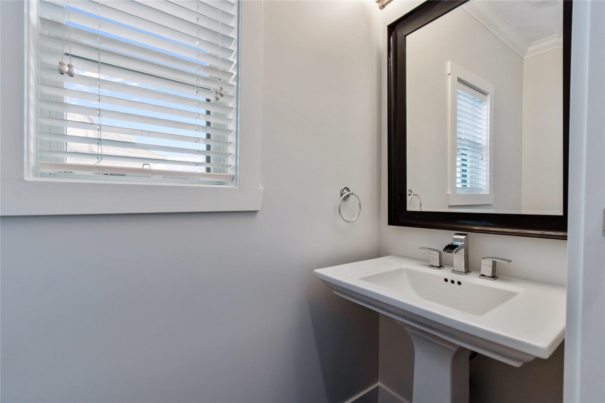 Primary Bedroom Photo of 627 Thirteenth Street, New Westminster, BC