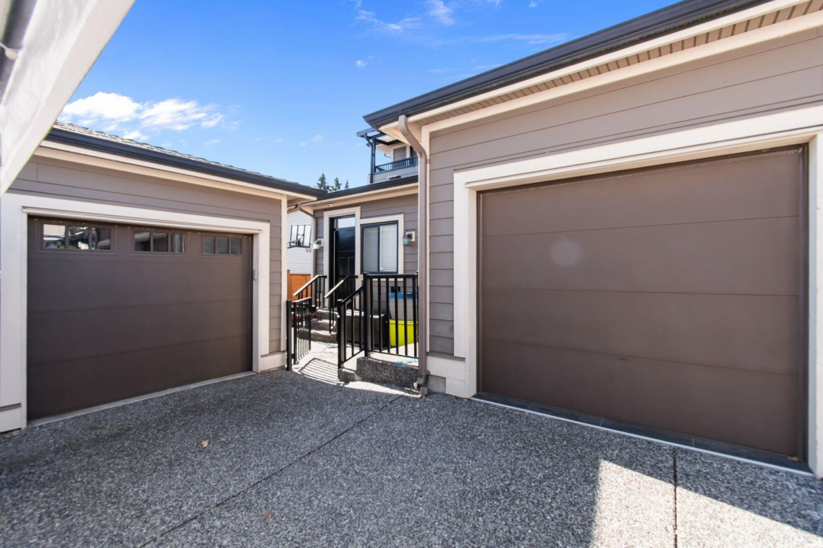 Staircase Photo of 627 Thirteenth Street, New Westminster, BC