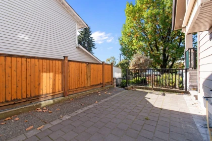 Hallway Photo of 627 Thirteenth Street, New Westminster, BC