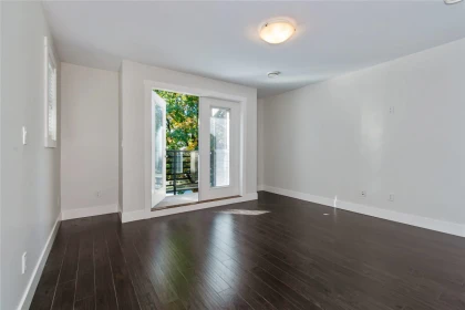 Walk-In Closet Photo of 627 Thirteenth Street, New Westminster, BC