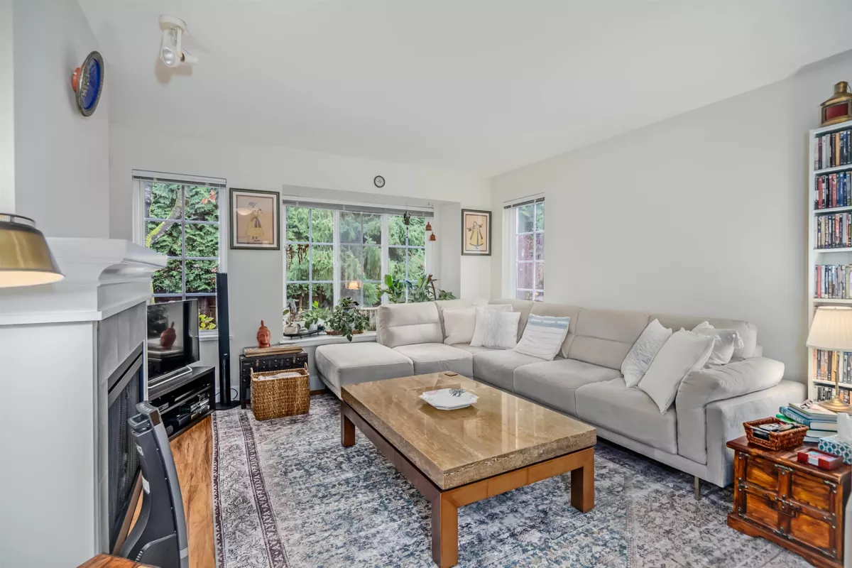 Breakfast Nook Photo of 16 3379 Morrey Court, Burnaby, BC