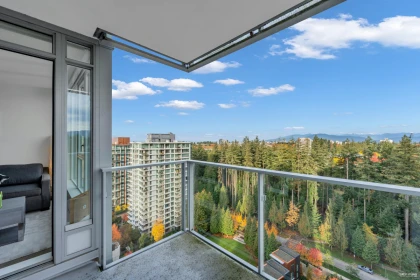 Hallway Photo of 2303 3355 Binning Road, Vancouver, BC